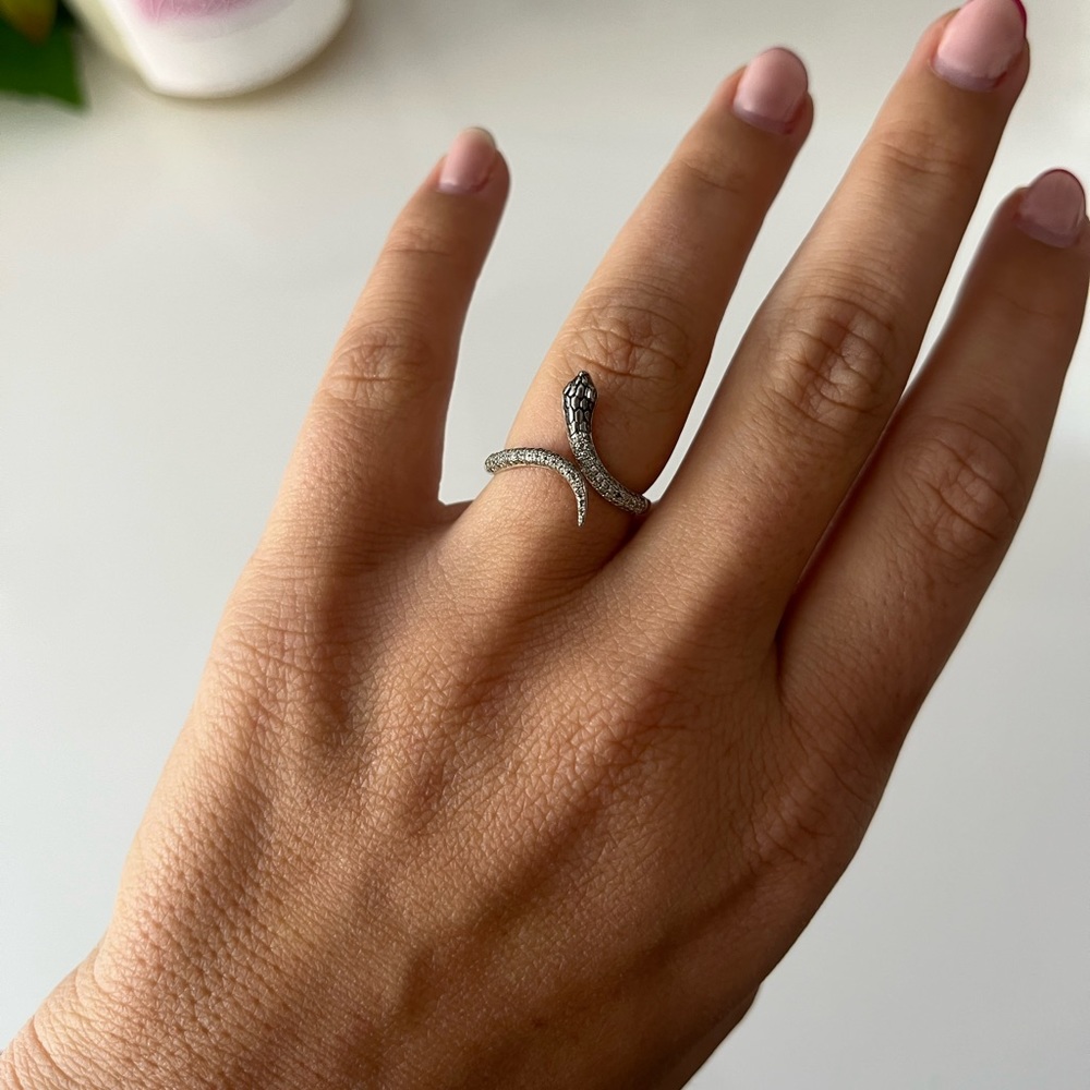Pave diamond snake ring